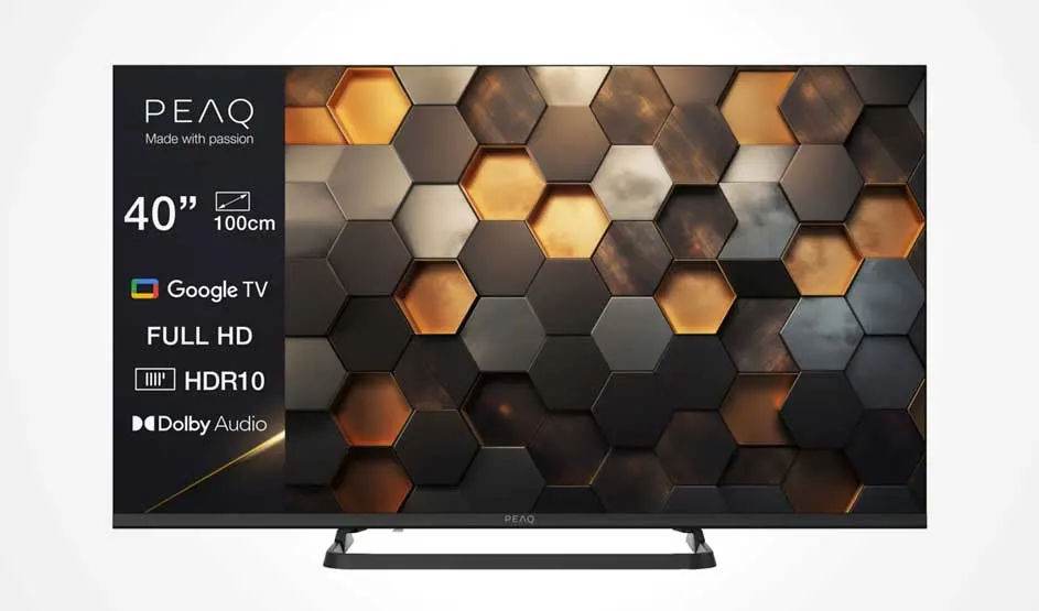 Une PEAQ Google TV 40" affiche Full HD, HDR10, Dolby Audio et un motif alvéolé sur l’écran.