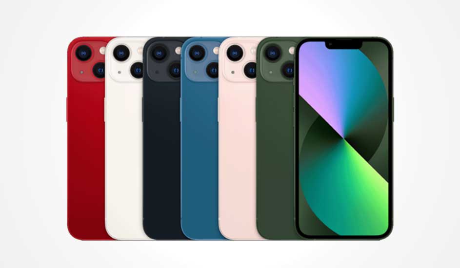 Une rangée d’iPhone rouges, blancs, bleus, roses et verts, double caméra, avec un modèle de face affichant un écran vert vif.