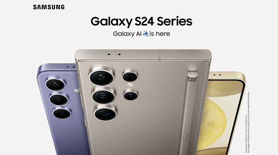 Drie Samsung Galaxy S24-telefoons in paars, grijs en goud met camera's, op witte achtergrond met 'Galaxy S24 Series'-tekst.