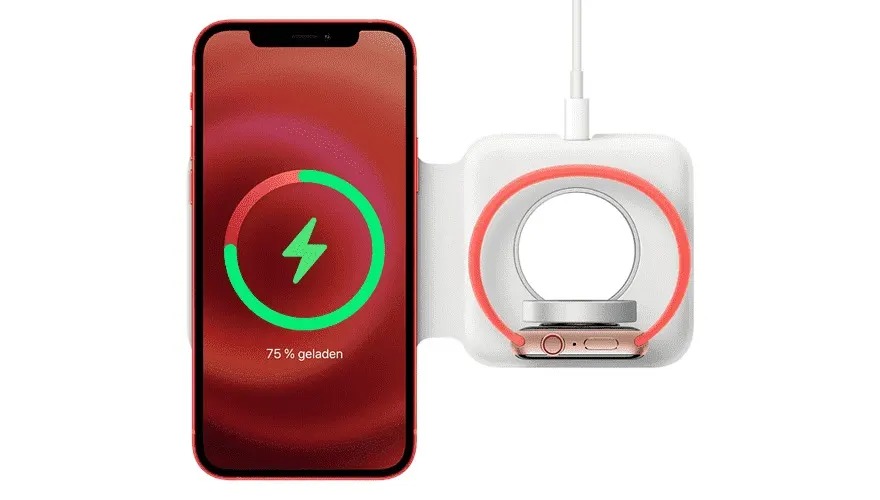 Een rode telefoon toont 75% batterij, naast een wit oplaadstation met een horloge erop.