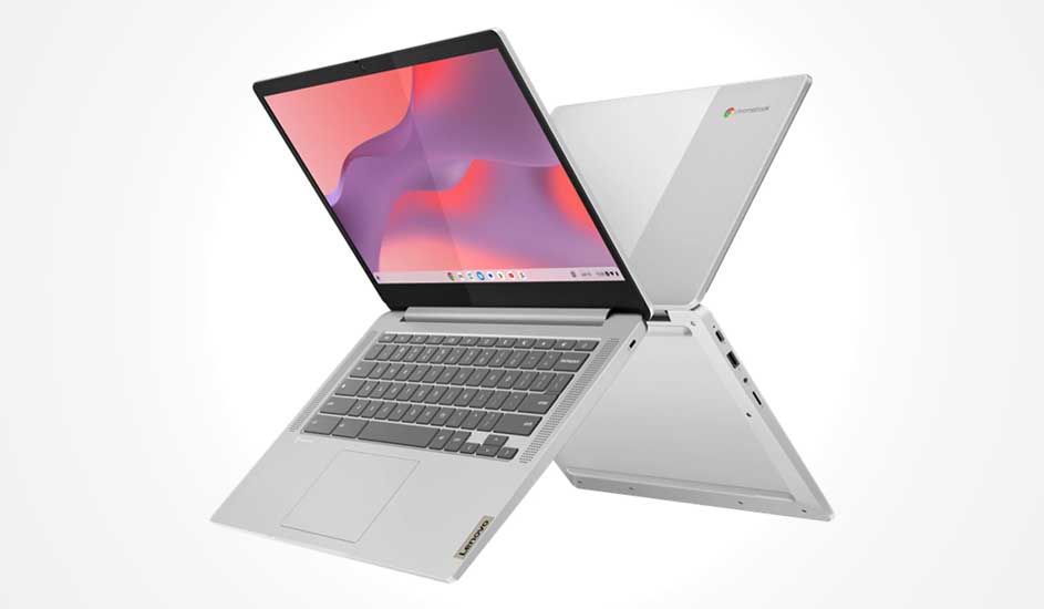 Twee witte Lenovo Chromebooks staan tegenover elkaar, één toont een kleurrijk scherm en toetsenbord, de ander de achterkant met logo.