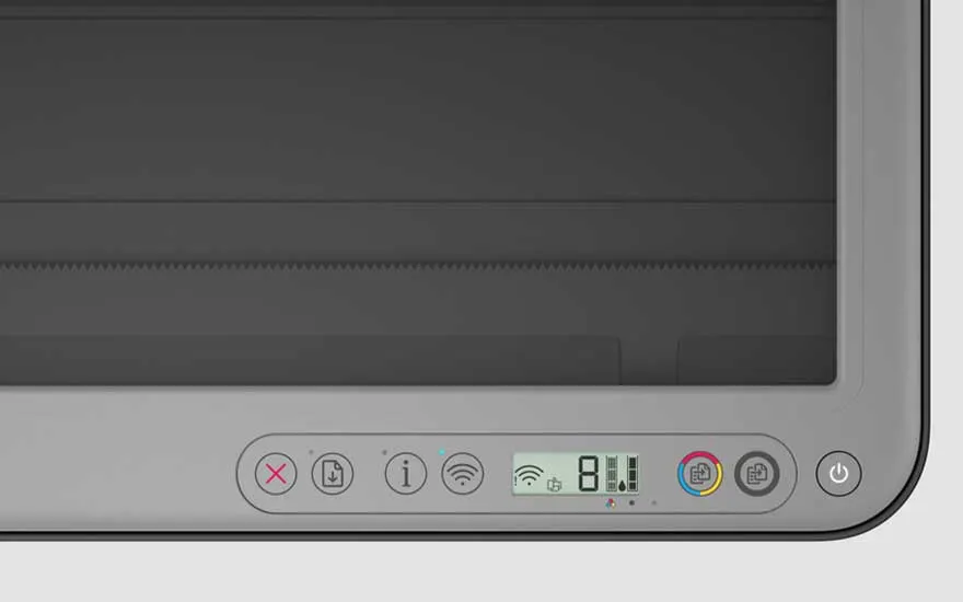 Een close-up toont het bedieningspaneel van een printer met knoppen voor annuleren, informatie, wifi, kleur en stroom.
