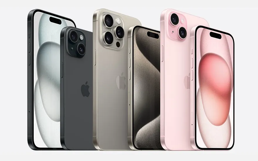 Cinq smartphones de couleurs variées, dont noir, argent et rose, sont alignés sur un fond blanc.