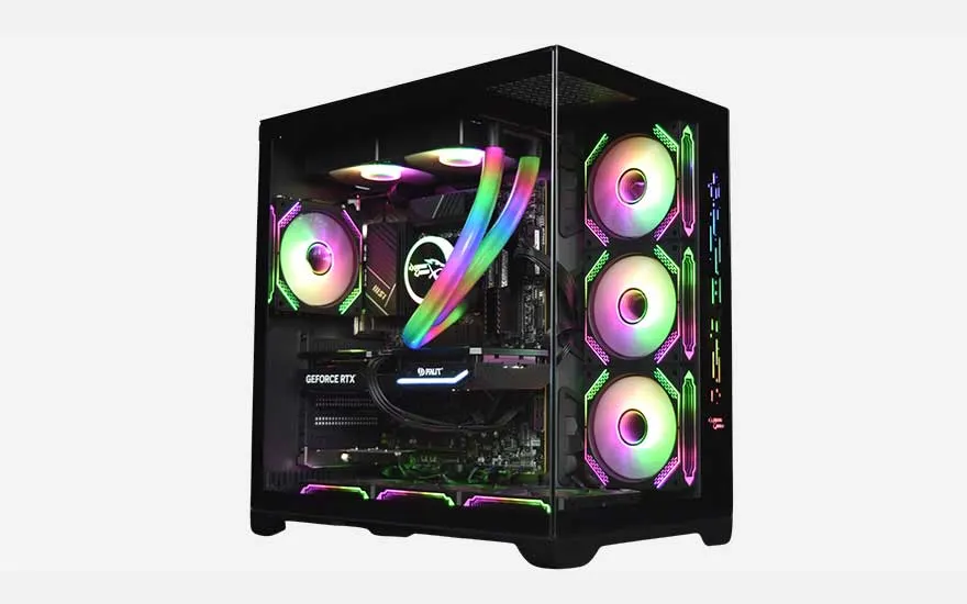 Een zwarte gaming-PC met glazen zijpaneel toont kleurrijke RGB-verlichting, GeForce RTX grafische kaart en meerdere verlichte ventilatoren binnen.