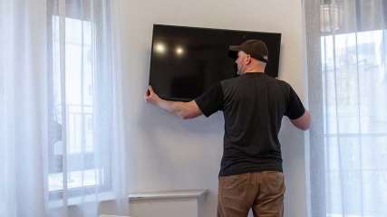 À quelle hauteur fixer sa TV au mur ?