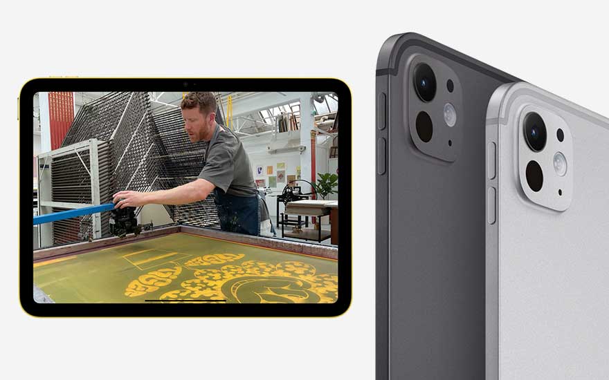 Twee iPads: één toont zeefdruk in een werkplaats, de andere toont de achterkant met camera's.