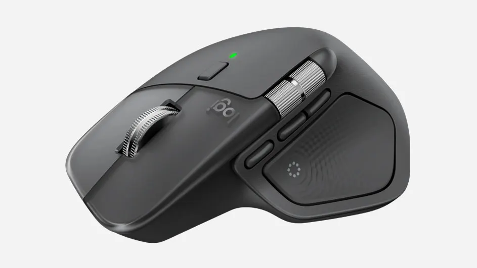 Een ergonomische donkergrijze draadloze muis met metalen scrollwiel, meerdere programmeerbare knoppen en duimsteun; nauwkeurig, comfortabel voor lange gebruikssessies.