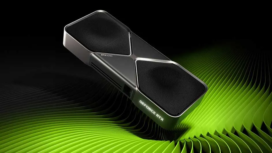 Carte graphique noire avec accents argentés sur fond vert à rayures. "GEFORCE RTX" est écrit sur la carte.