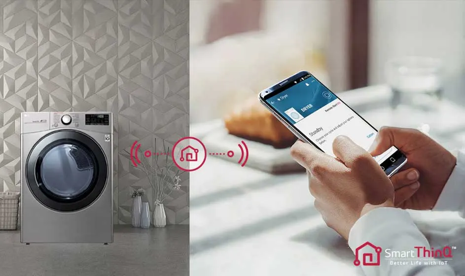 Links staat een slimme wasmachine, rechts bedient een hand een telefoonapp, met rode verbindingsiconen tussen apparaat en smartphone.