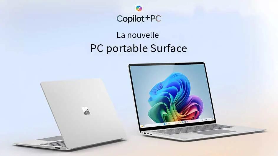 Deux ordinateurs portables Surface blancs sur fond clair. L'écran de l'un affiche un motif coloré abstrait.