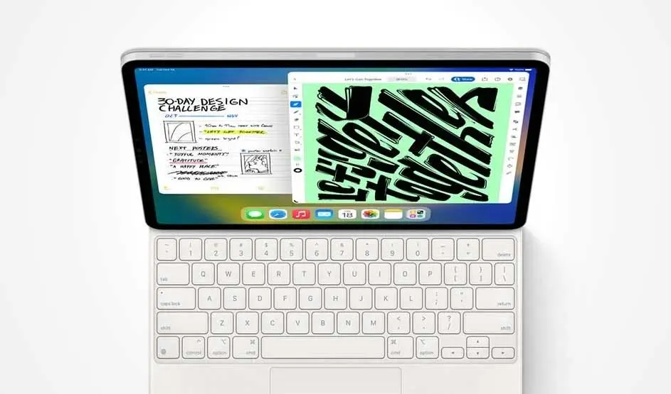 Een witte iPad met aangesloten toetsenbord toont twee schermen: een met een 30-dagen design challenge en een groene pagina met zwarte tekst.