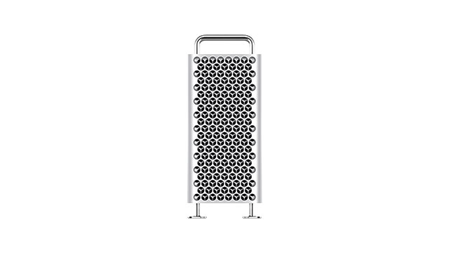 Boîtier d'ordinateur argenté avec une grille perforée à motifs hexagonaux et une poignée métallique sur un fond blanc uni.