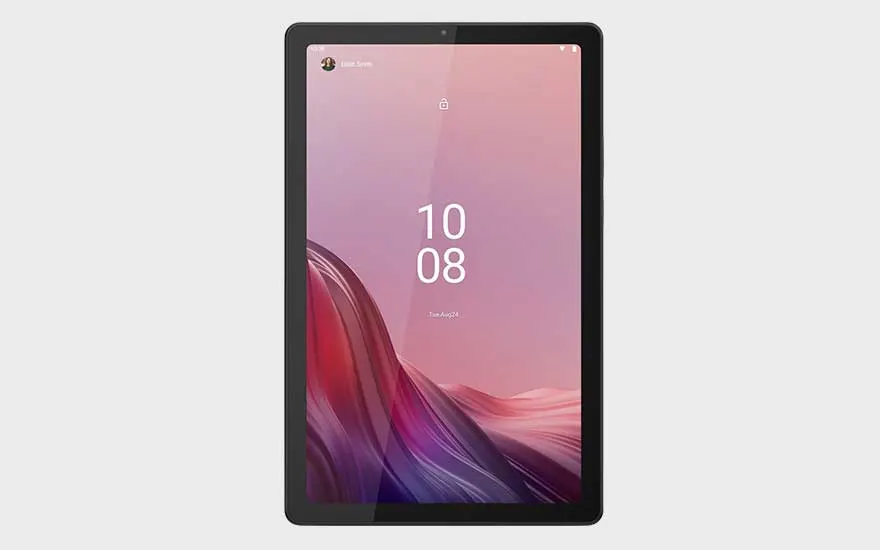 Une tablette Lenovo Tab M9 noire affiche un fond abstrait violet et rouge, l’heure 10:08, et elle est en mode verrouillé.