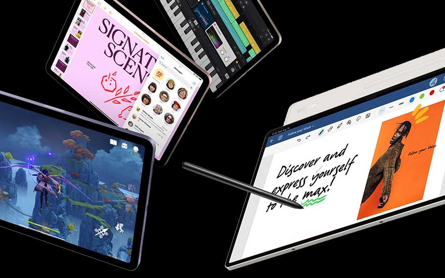 Vier tablets met schermen tonen spel, foto's en muziek. Een zwarte stylus zweeft boven een tablet. Zwarte achtergrond.