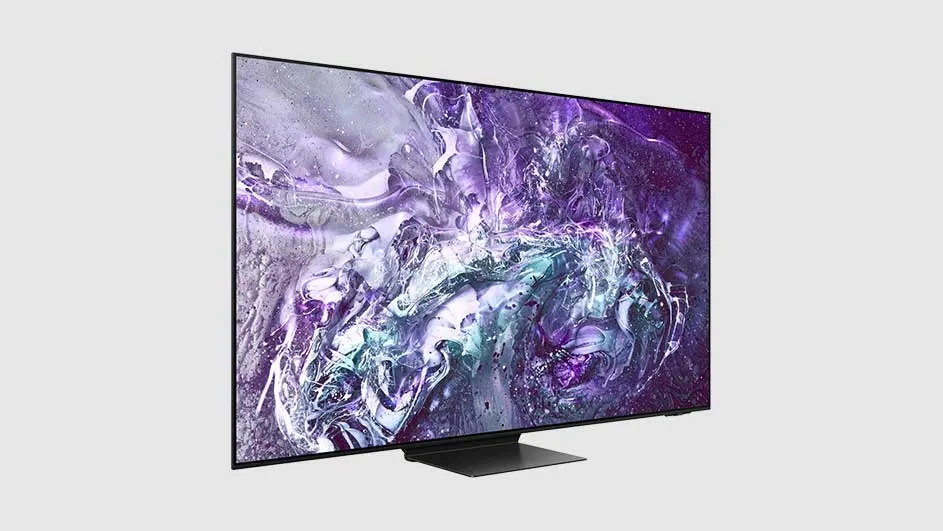 Een platte tv met een zwart scherm en paarse, witte en grijze patronen, staat op een zwarte voet.