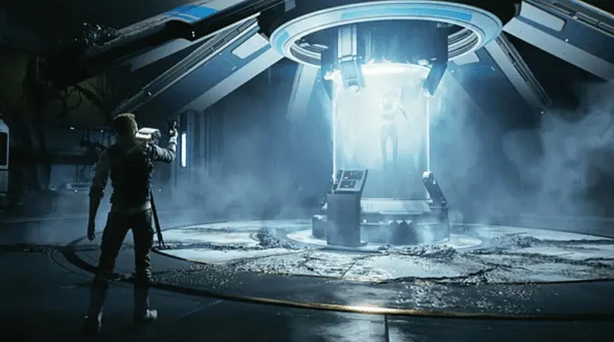 Un homme dans un hangar sombre observe une machine circulaire éclairée par une lumière bleue vive et de la fumée.