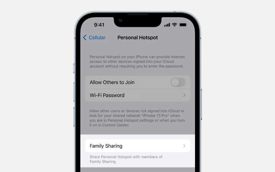 Écran de smartphone affichant les paramètres de partage de connexion. Options pour activer le partage et gérer le mot de passe Wi-Fi.