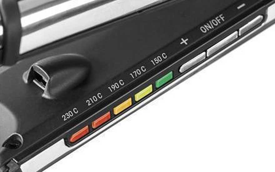 Vue rapprochée d'un fer à lisser noir avec réglages de température colorés et bouton marche/arrêt.