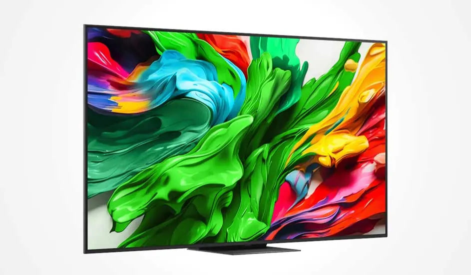 Une télévision TCL à cadre noir très fin affiche une œuvre abstraite colorée en vert, bleu, rouge et jaune sur l’écran.