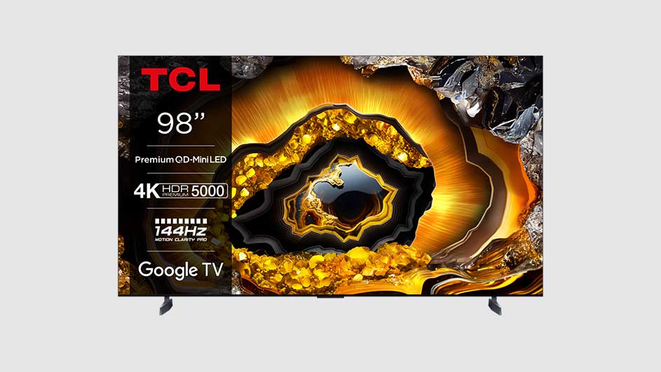 Een 98-inch TCL Google TV staat op een grijze achtergrond. Het scherm toont een abstract goudkleurig ontwerp.