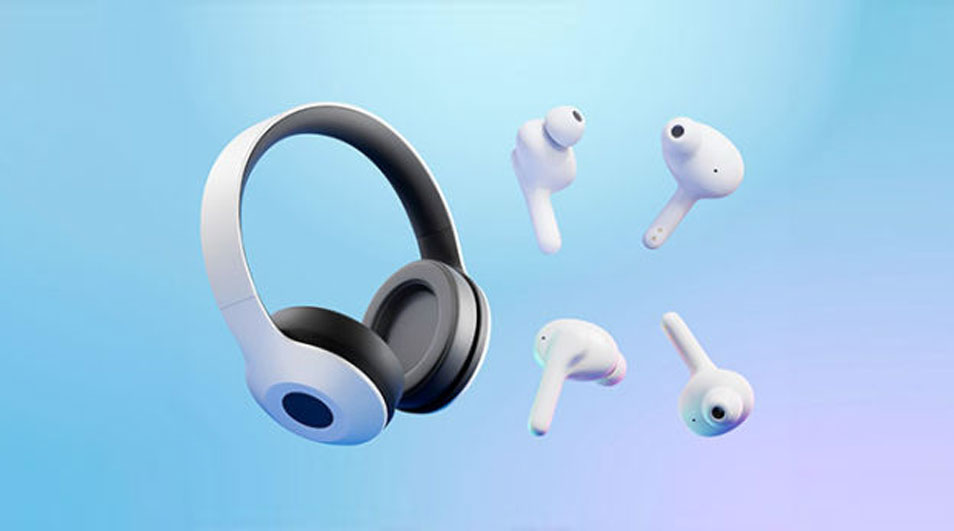 Casque blanc et écouteurs sans fil sur fond bleu dégradé. Le casque a des coussinets noirs.