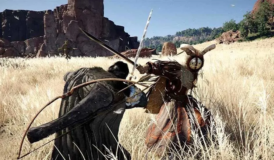 Deux personnages s'affrontent avec des épées dans un champ d'herbe sèche sous un ciel bleu, avec des rochers en arrière-plan.