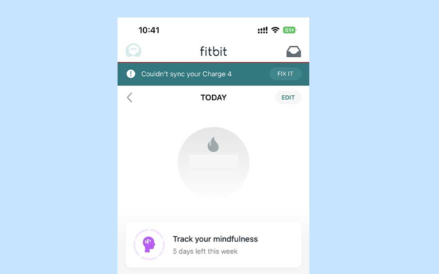 Application Fitbit sur un smartphone montrant un message d'erreur de synchronisation, option de suivi de la pleine conscience.