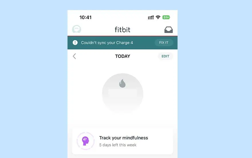 Application Fitbit sur un smartphone montrant un message d'erreur de synchronisation, option de suivi de la pleine conscience.
