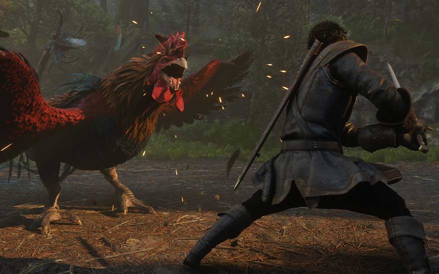 Un héros l’épée levée affronte un coq géant furieux, des étincelles jaillissent tandis qu’ils se battent dans une forêt dense.
