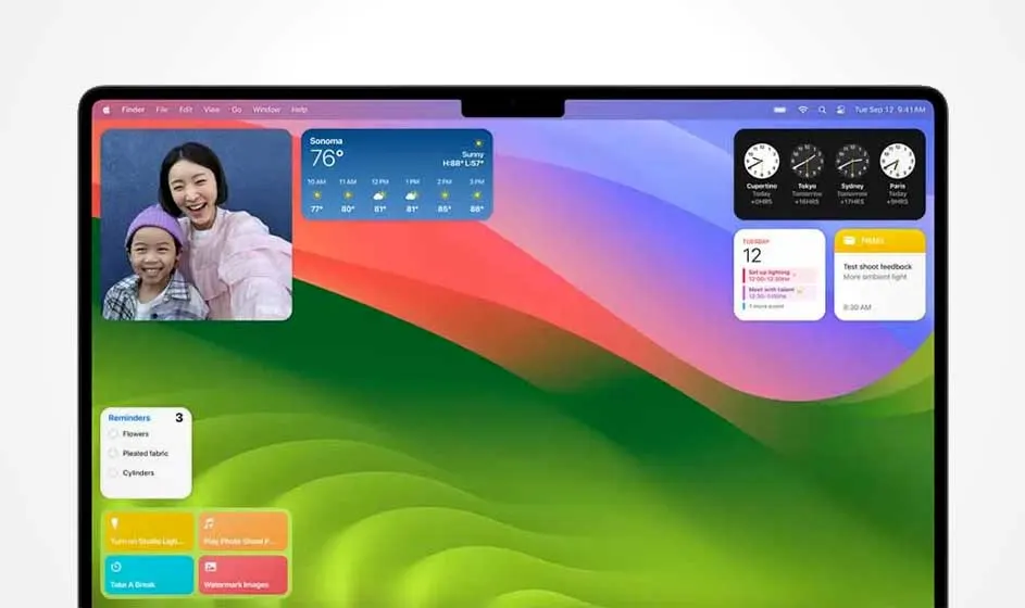 Het scherm van een MacBook toont een helder bureaublad met widgets voor foto’s, weer, klokken, agenda, notities en herinneringen.