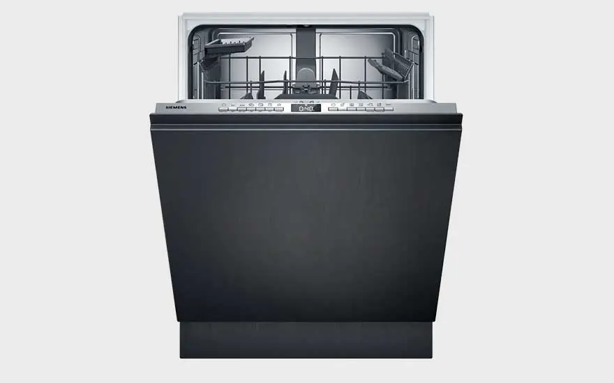 Un lave-vaisselle encastrable noir, porte entrouverte et commandes visibles en haut, design élégant pour intérieur contemporain.