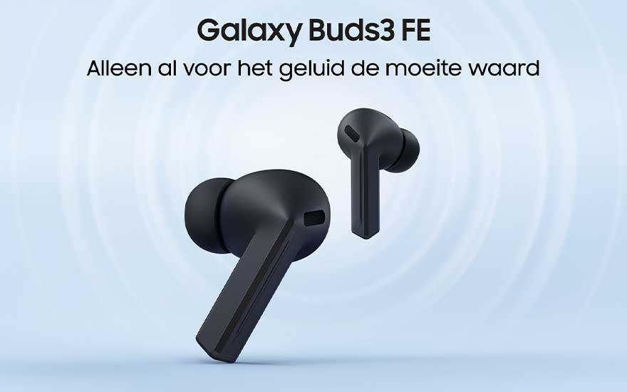 Écouteurs sans fil noirs sur fond bleu clair avec texte sur la qualité sonore et la valeur.