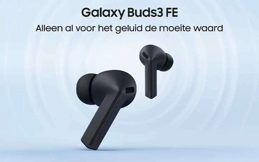 Écouteurs sans fil noirs sur fond bleu clair avec texte sur la qualité sonore et la valeur.