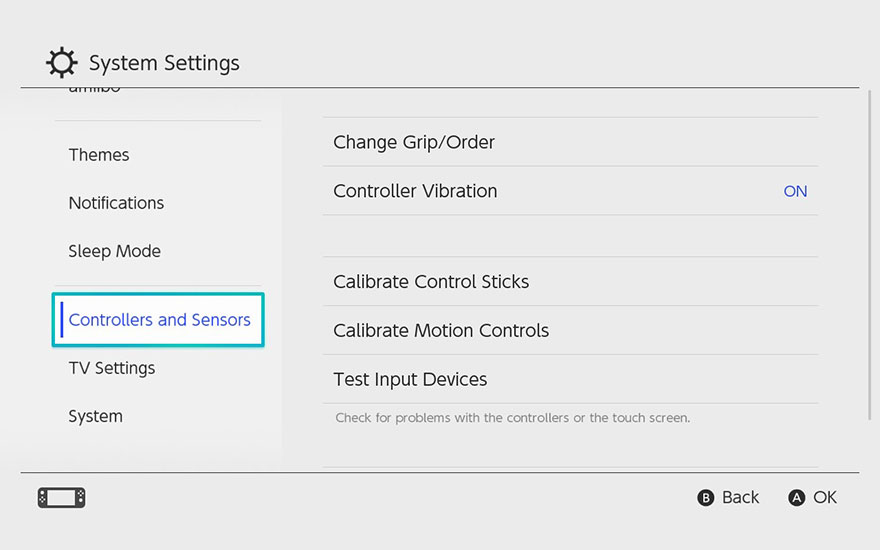 Een scherm met "Systeeminstellingen" en opties zoals "Thema's", "Controllers en sensoren", "Controller Vibratie" (aan), en "Kalibreer Control Sticks".