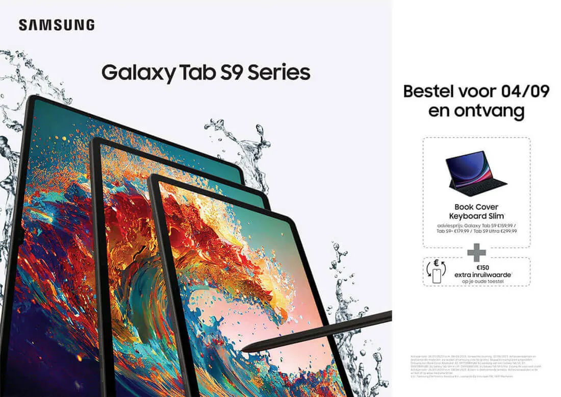 Drie Samsung Galaxy Tab S9 tablets met kleurrijk scherm en stylus, tegen een witte achtergrond met waterspetters.