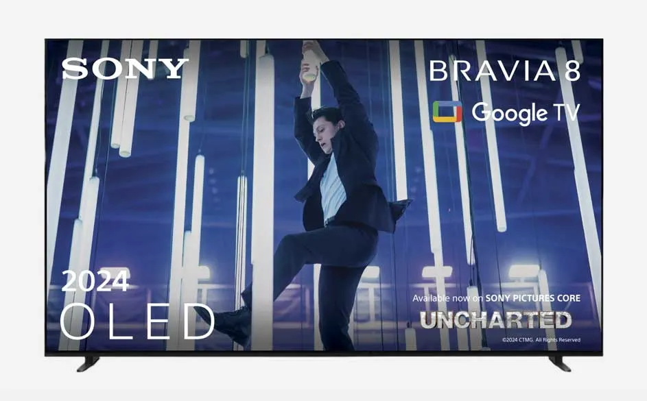 Zwarte Sony Bravia 8 OLED TV toont actiescène met blauwe achtergrond en witte verticale lijnen. Logo's: Sony, Google TV, Uncharted.