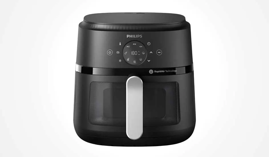 Een zwarte Philips Airfryer met digitaal scherm en zilveren handvat staat centraal op een lichte achtergrond.