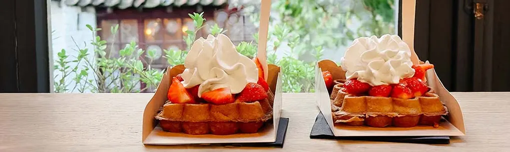 Gaufres de Bruxelles aux fraises et à la crème fouettée : la recette 