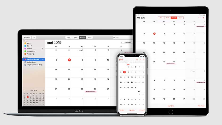 Laptop, tablet en smartphone tonen een kalender-app in mei 2019 op een witte achtergrond.