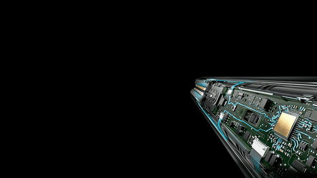 Op zwarte achtergrond is een elektronisch circuitbord te zien met groene en gouden componenten, en blauwe accentlijnen.