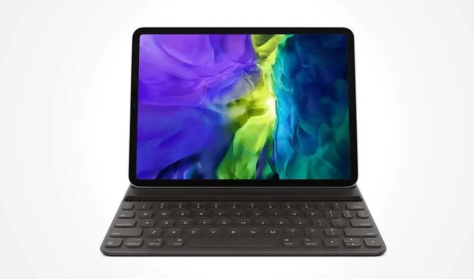 Een tablet met een donker toetsenbord is te zien tegen een witte achtergrond. Het scherm toont blauwe, groene en paarse kleuren.
