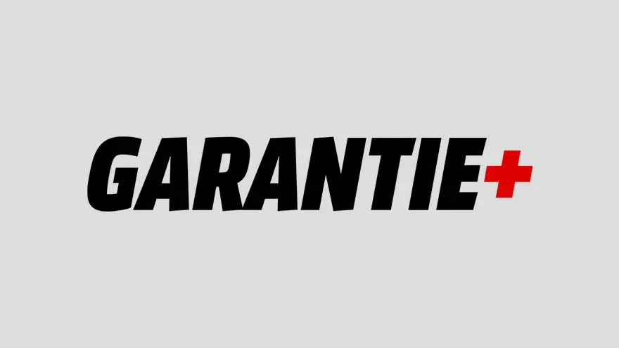 Texte noir "GARANTIE+" avec un "+" rouge sur fond gris clair.