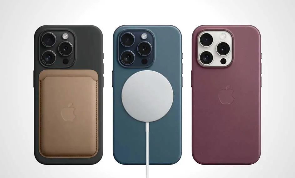 Trois iPhones : un gris avec porte-cartes beige, un bleu avec chargeur, un prune.