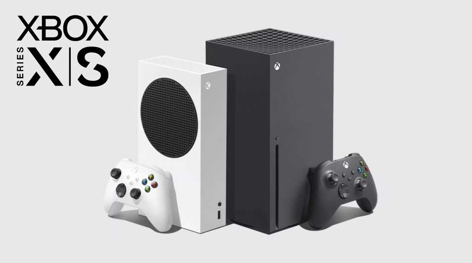 Een Xbox Series X en S console met controllers op een witte achtergrond.