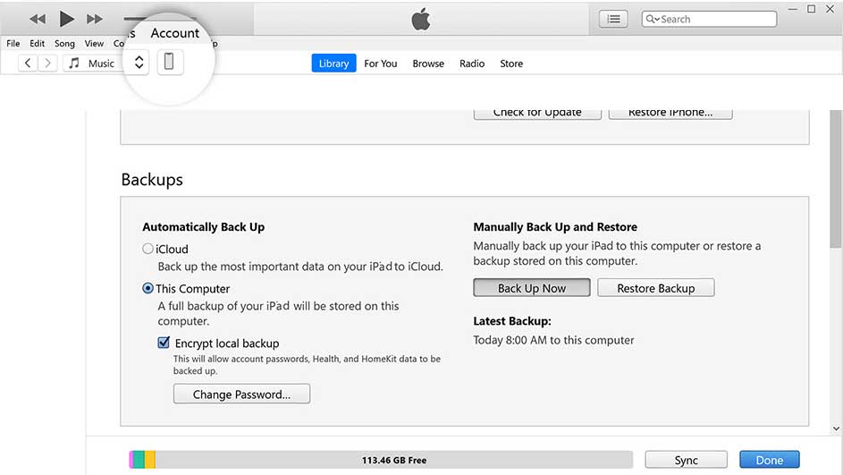 Witte iTunes-interface toont 'Backups'. Opties: iCloud of 'Deze computer' voor automatische backup. 'Back Up Now' voor handmatige backup.
