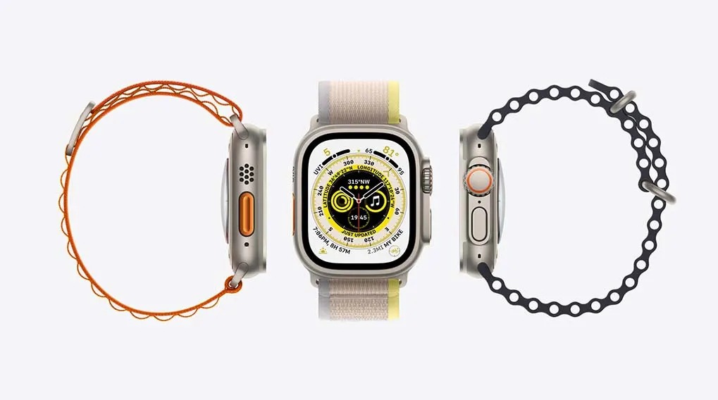 Trois montres intelligentes sont alignées avec différents bracelets : orange, beige et noir, sur un fond blanc. L'écran affiche une boussole.
