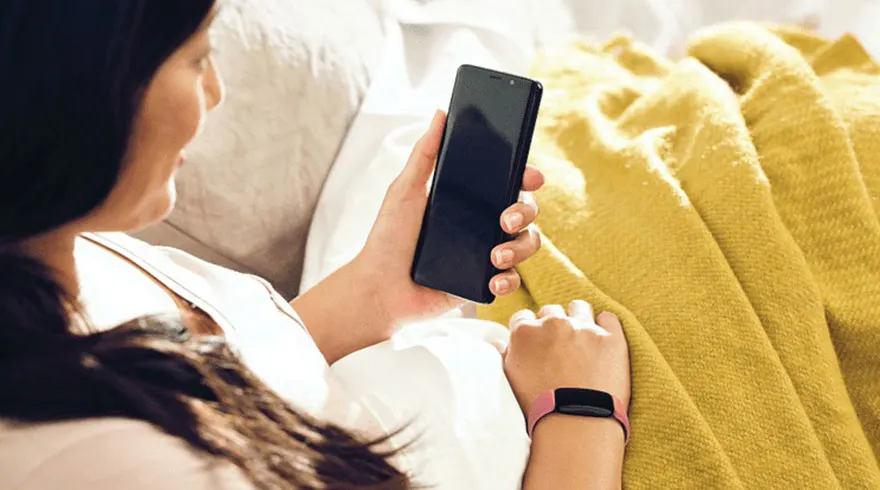 Apple Watch vs Fitbit : quelle montre connectée est faite pour toi ?