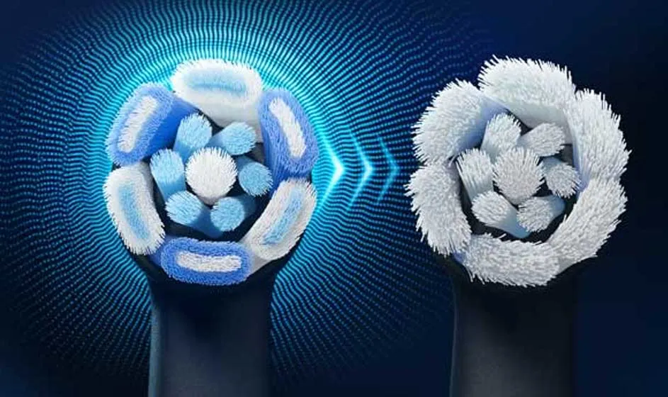 Twee ronde borstelkoppen naast elkaar: links nieuw met strakke haren en blauwe gloed, rechts versleten met rafelige borstelharen op donkerblauw.