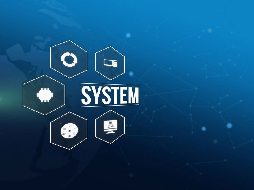 Witte tekst "SYSTEM" met hexagoonvormige iconen op blauwe achtergrond. Iconen: computer, chip, diskette, monitor, download.