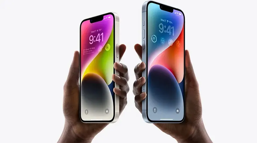 Deux iPhones affichent l'heure 9:41 sur des écrans colorés, tenus par des mains sur fond blanc.